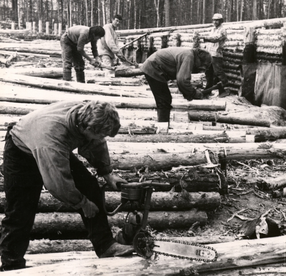 Под Новый 1977-й год вёз в Когалым груз, в том числе шампанское |  Муниципальное автономное учреждение «Музейно-выставочный центр»